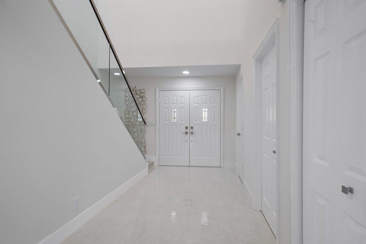 9048 Perth Road Lake Worth, FL 33467 - Photo 9 of 30 Gorgeous Entry