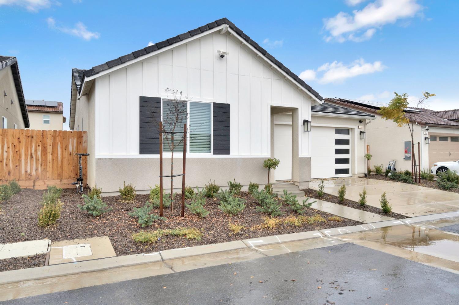 141 Reunion Way South Madera, CA 93636 - Photo 2 of 25