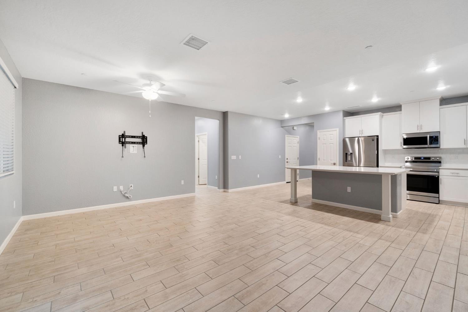 141 Reunion Way South Madera, CA 93636 - Photo 10 of 25