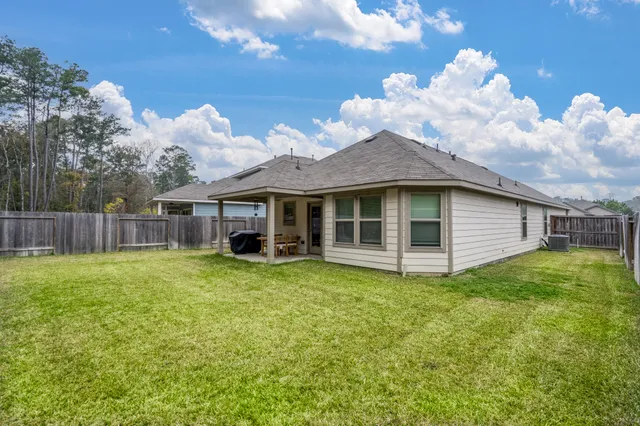 a view of a house with a backyard