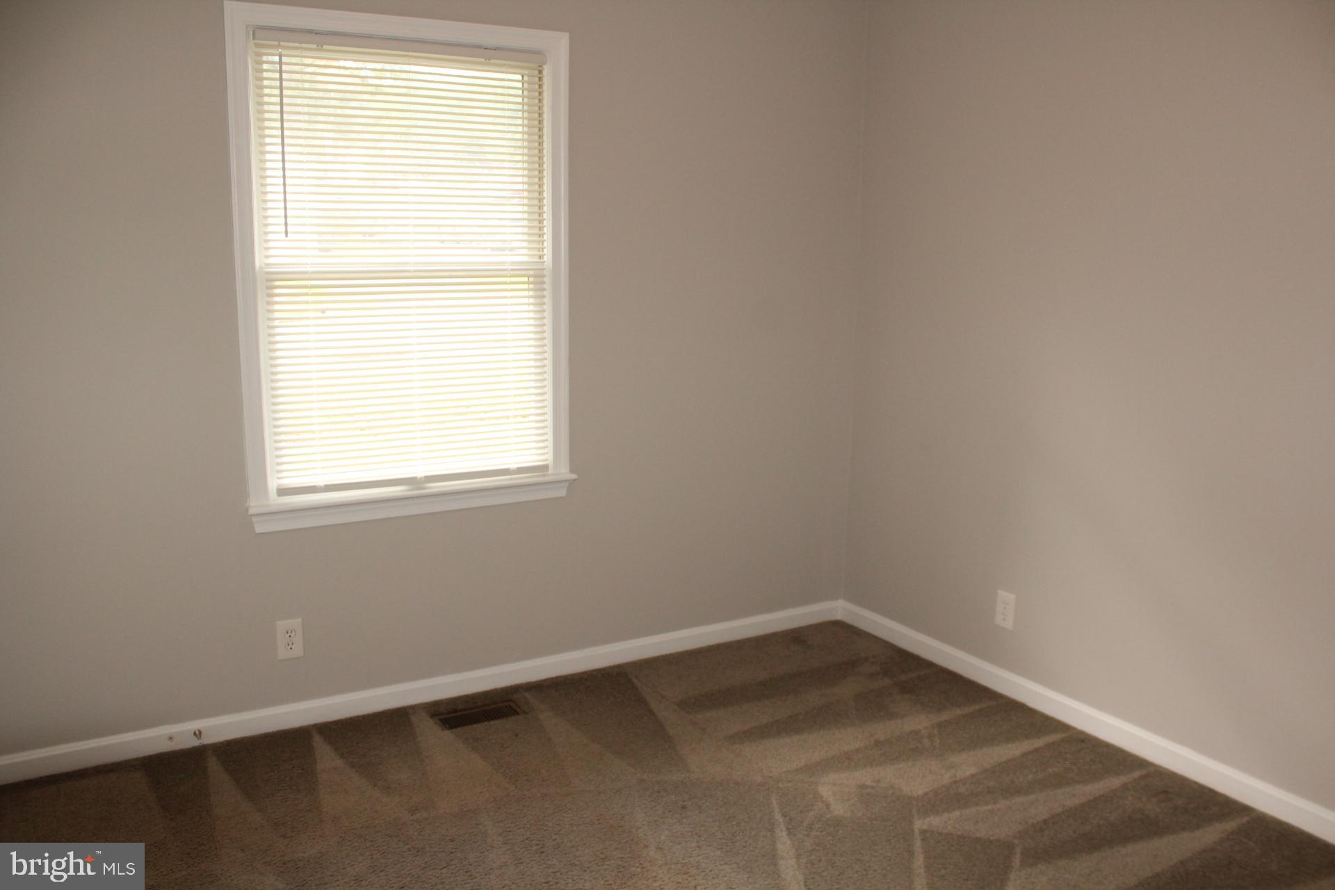 423 Laurel Avenue Fredericksburg, VA 22408 - Photo 22 of 28 an empty room with a window