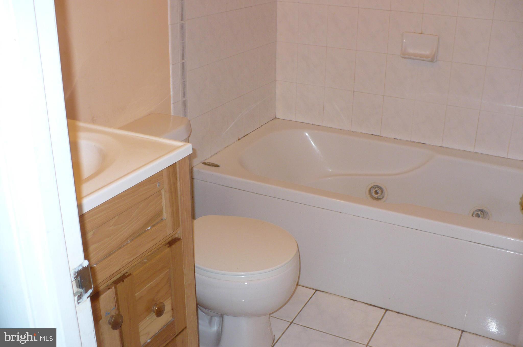 17220 Chiswell Road Poolesville, MD 20837 - Photo 7 of 17 Bath