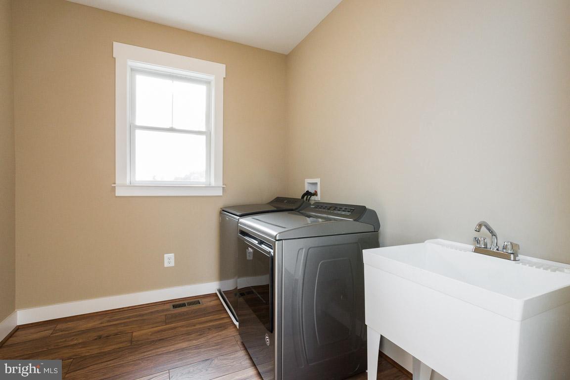3838 Bullfrog Road Taneytown, MD 21787 - Photo 11 of 28 Meain floor laundry.