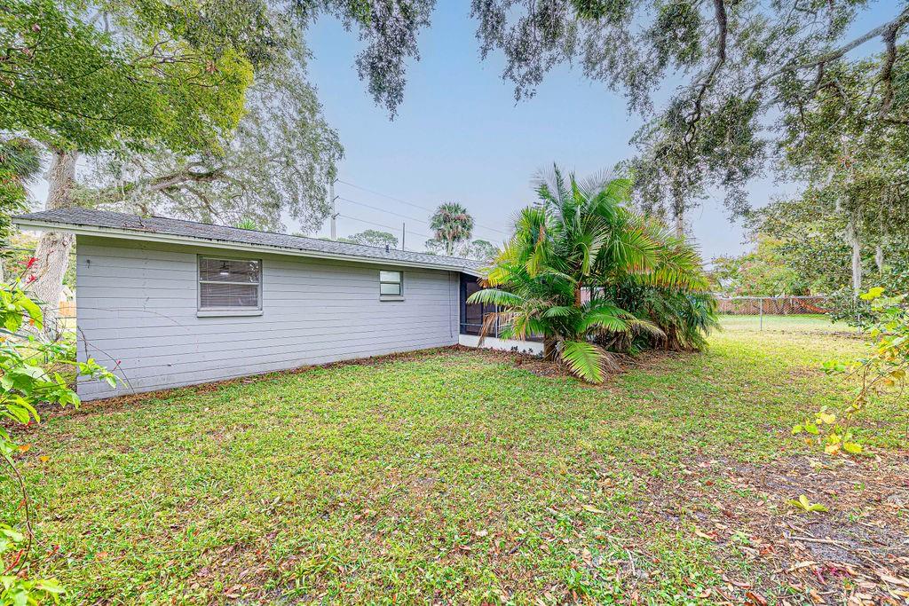 835 5th Street Port Orange, FL 32129 - Photo 12 of 17 a backyard of a house with lots of green space