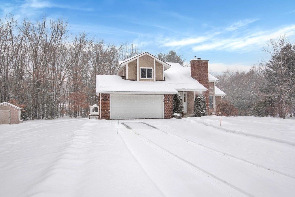 10 Holly Meadow Road Holyoke, MA 01040 - Photo 3 of 35 Gallery Image 3