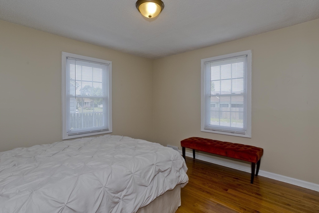 23 Mary Street Springfield, MA 01118 - Photo 14 of 36