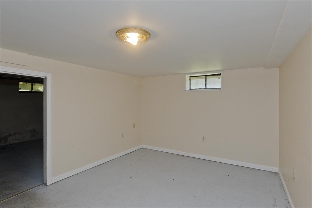 23 Mary Street Springfield, MA 01118 - Photo 28 of 36