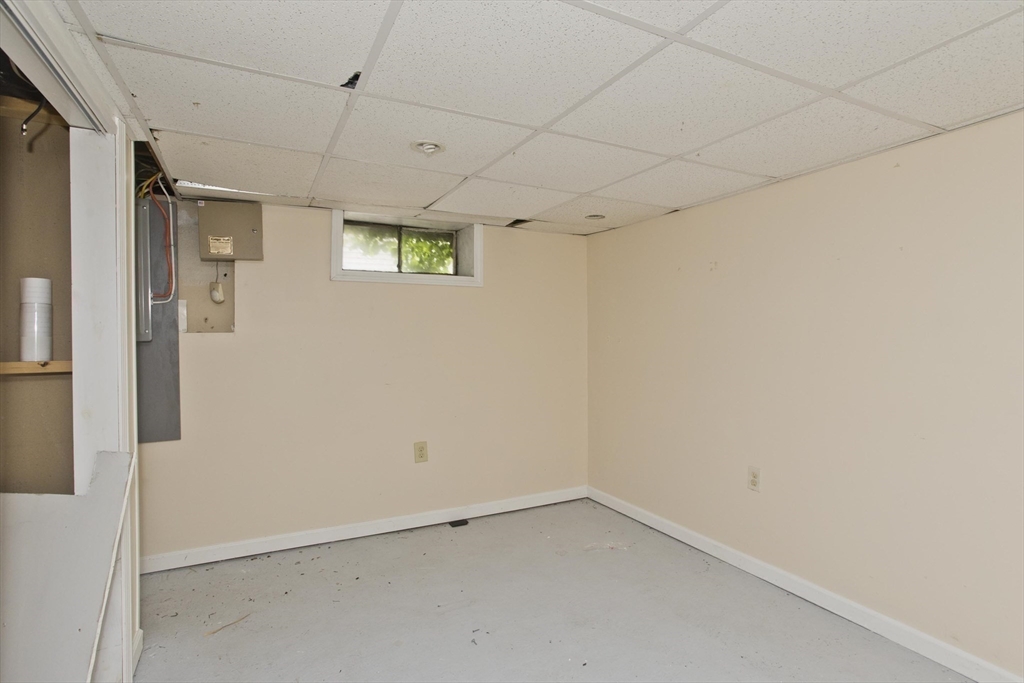 23 Mary Street Springfield, MA 01118 - Photo 29 of 36