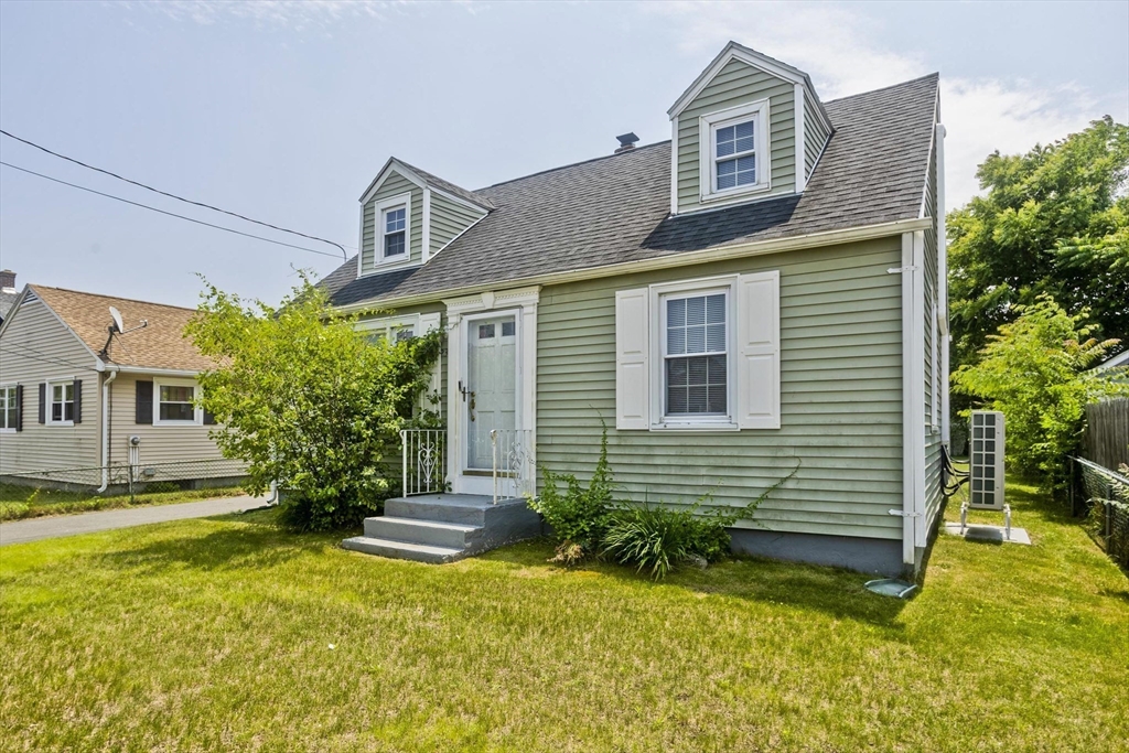 23 Mary Street Springfield, MA 01118 - Photo 3 of 36