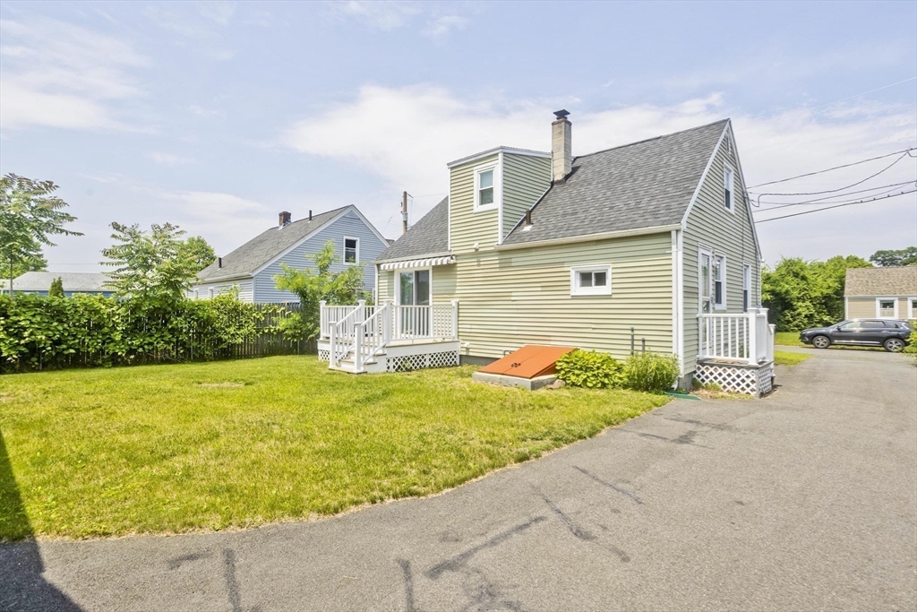 23 Mary Street Springfield, MA 01118 - Photo 32 of 36