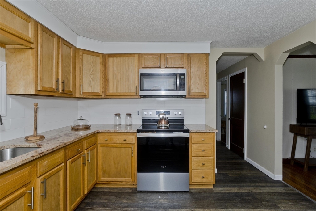 23 Mary Street Springfield, MA 01118 - Photo 8 of 36