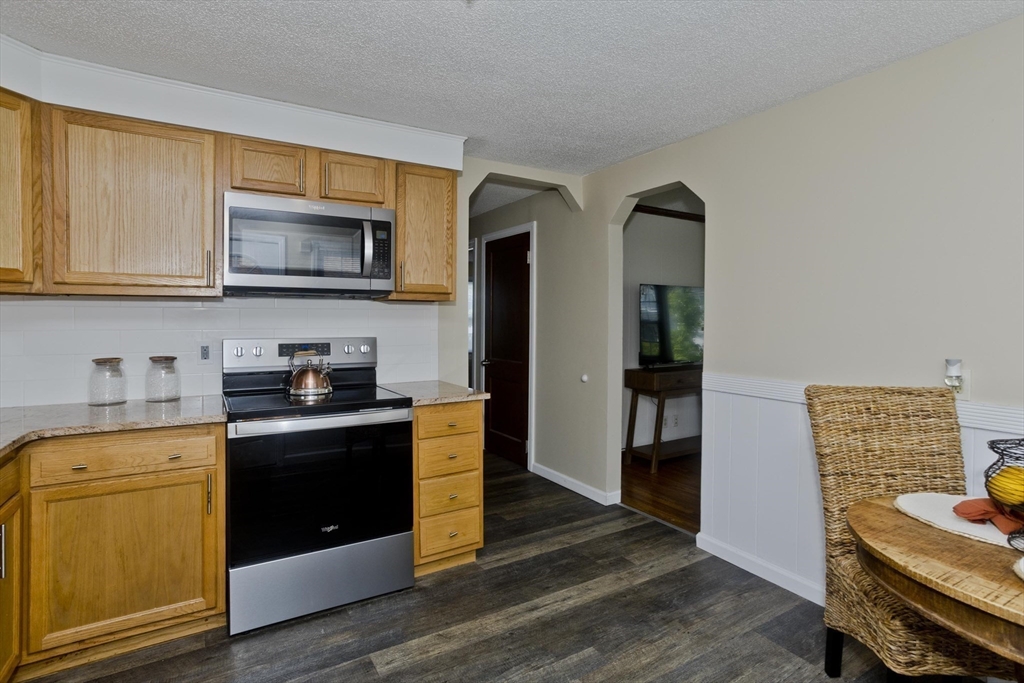 23 Mary Street Springfield, MA 01118 - Photo 9 of 36