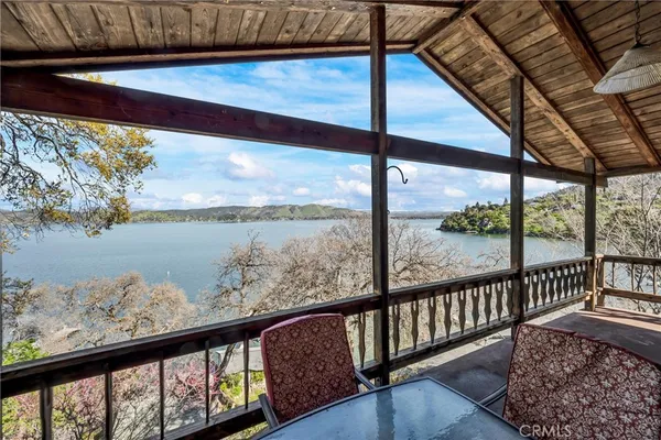 a view of a large window with an outdoor space
