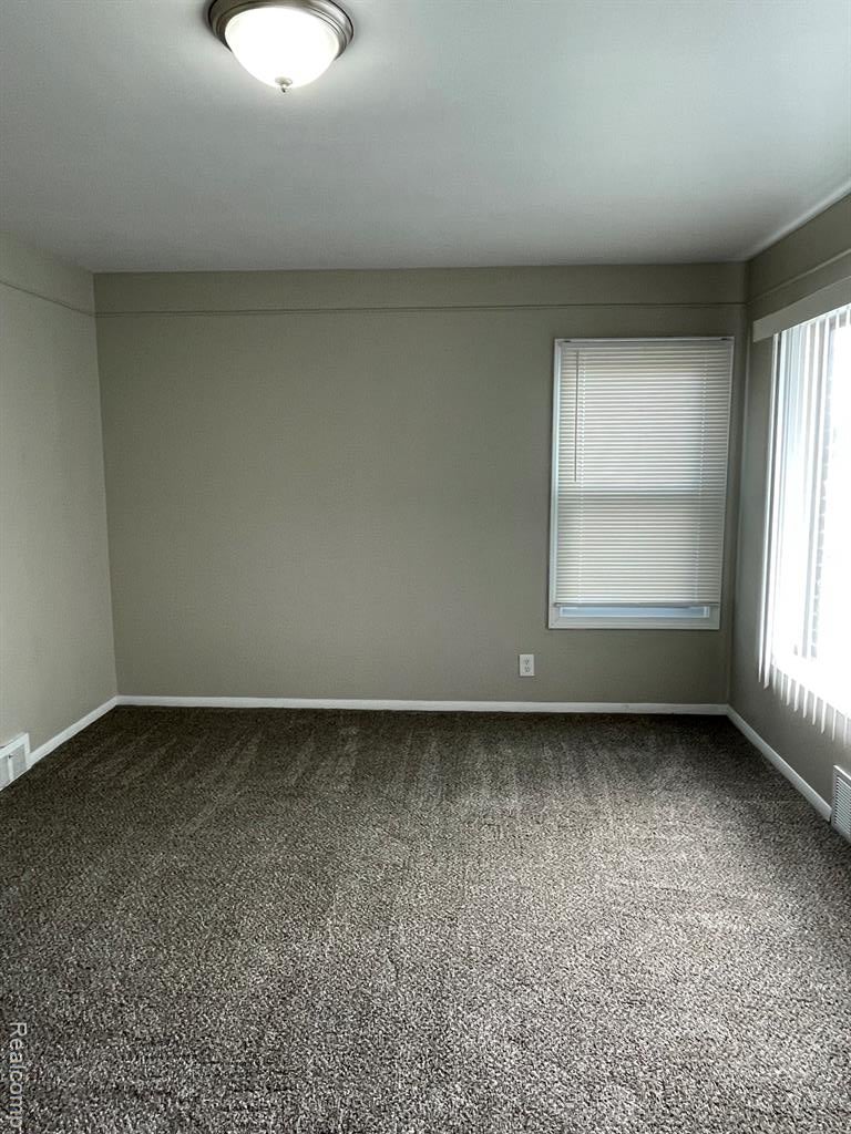 1173 Featherstone Road Pontiac, MI 48342 - Photo 4 of 23 Gallery Image 4