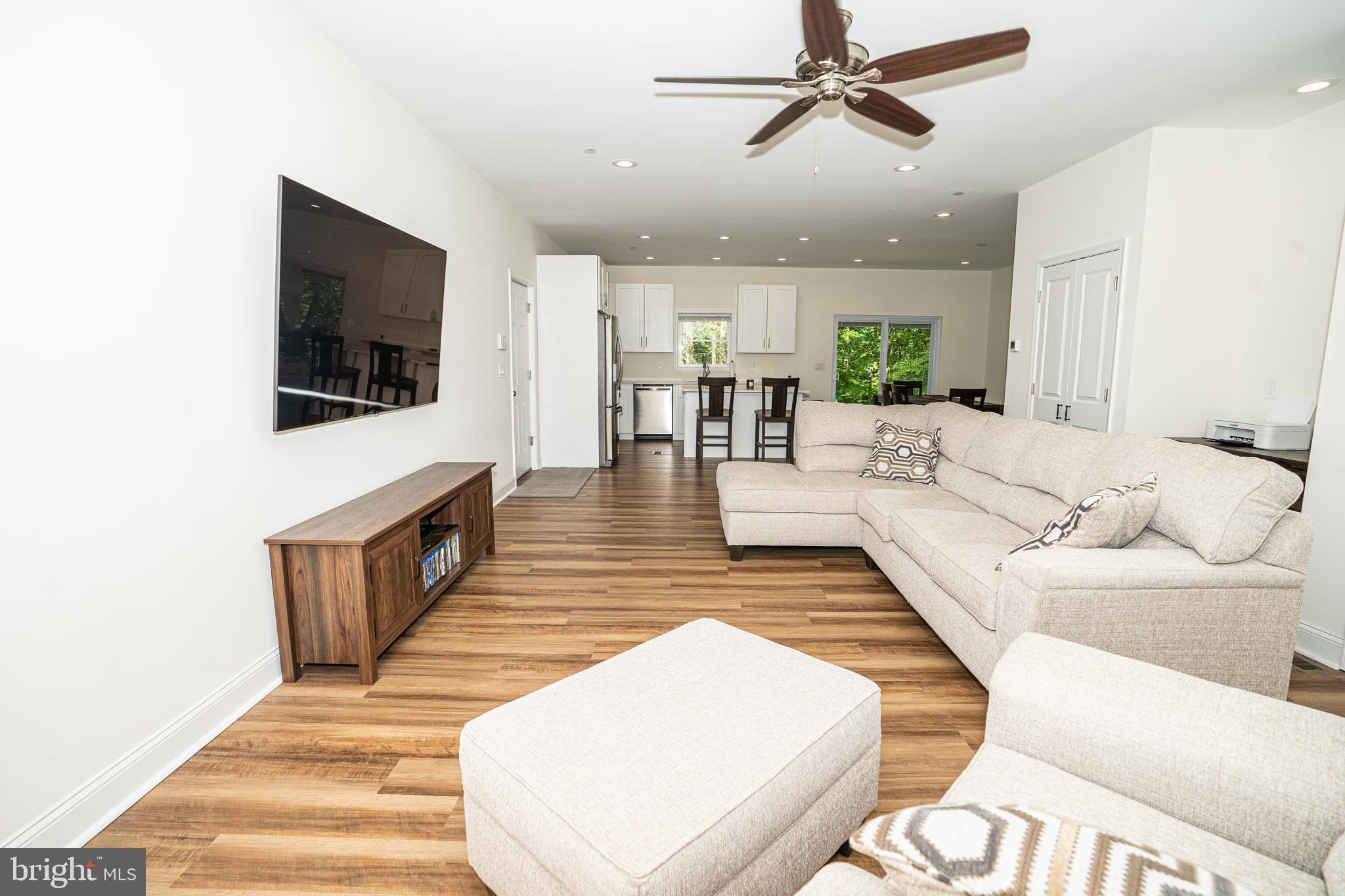 998 Calvary Road Churchville, MD 21028 - Photo 2 of 35 Living room