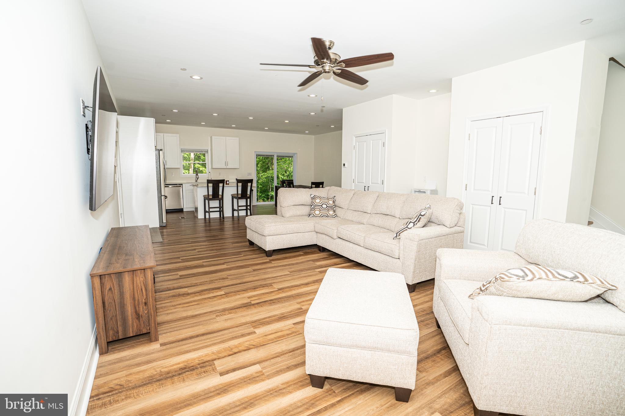 998 Calvary Road Churchville, MD 21028 - Photo 3 of 35 Living Room