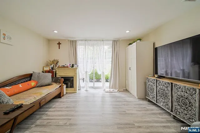 $799,000 | 1018 Palisade Avenue, Unit 7, Fort Lee, NJ 07024