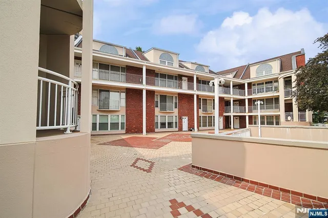 $799,000 | 1018 Palisade Avenue, Unit 7, Fort Lee, NJ 07024