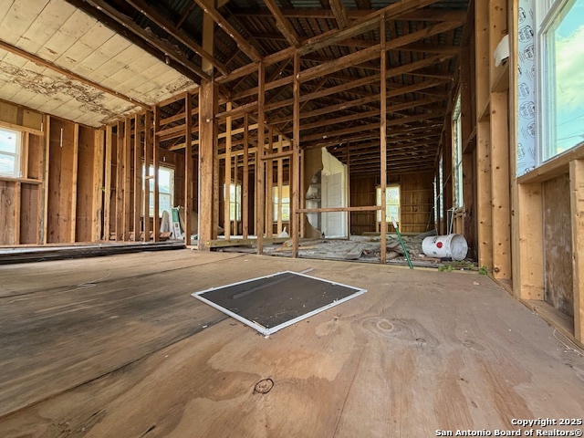 1708 Hackberry Street Three Rivers, TX 78071 - Photo 5 of 7 a view of a room with gym equipment