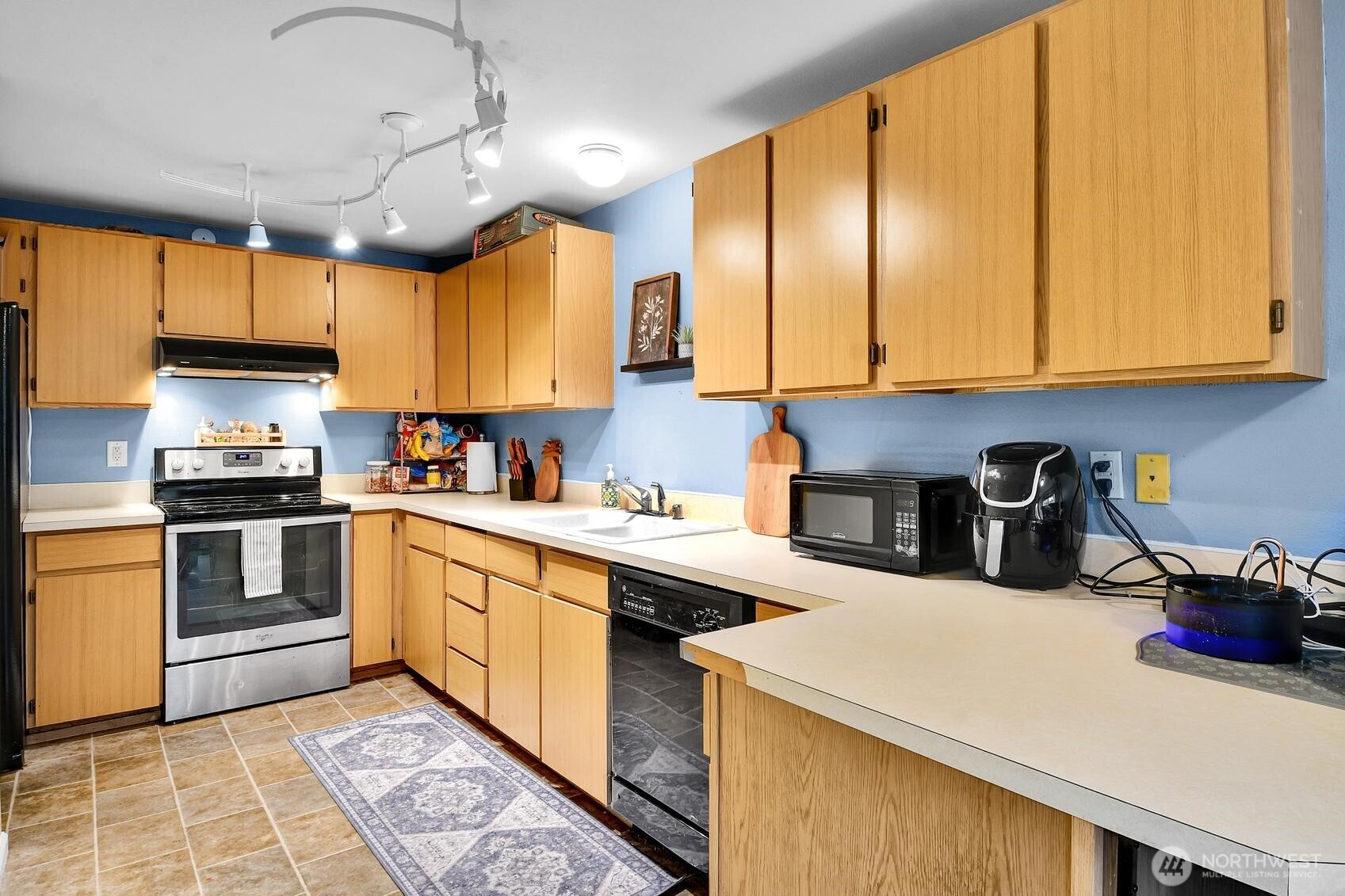 21225 76th Avenue West, Unit A4 Edmonds, WA 98026 - Photo 5 of 19