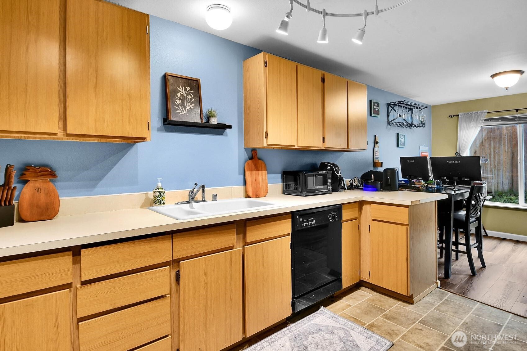 21225 76th Avenue West, Unit A4 Edmonds, WA 98026 - Photo 7 of 19