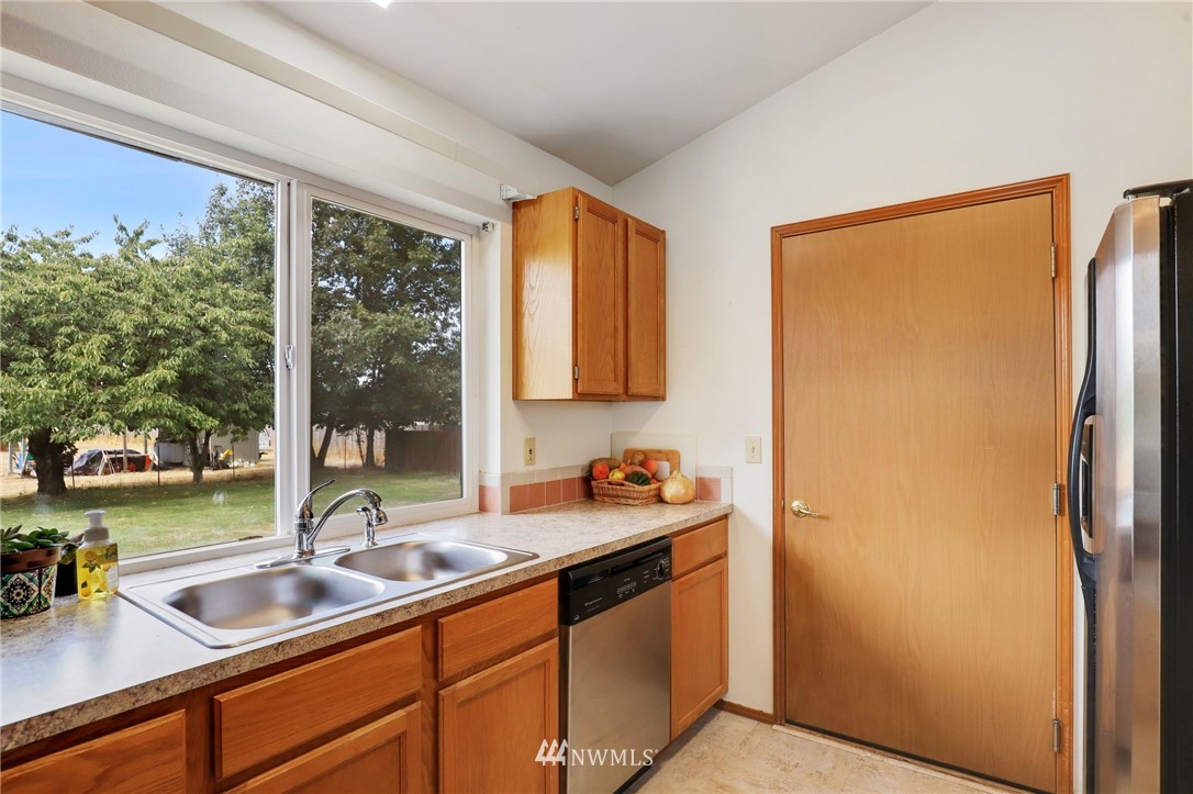 18105 Pendleton Street Southwest Rochester, WA 98579 - Photo 7 of 25