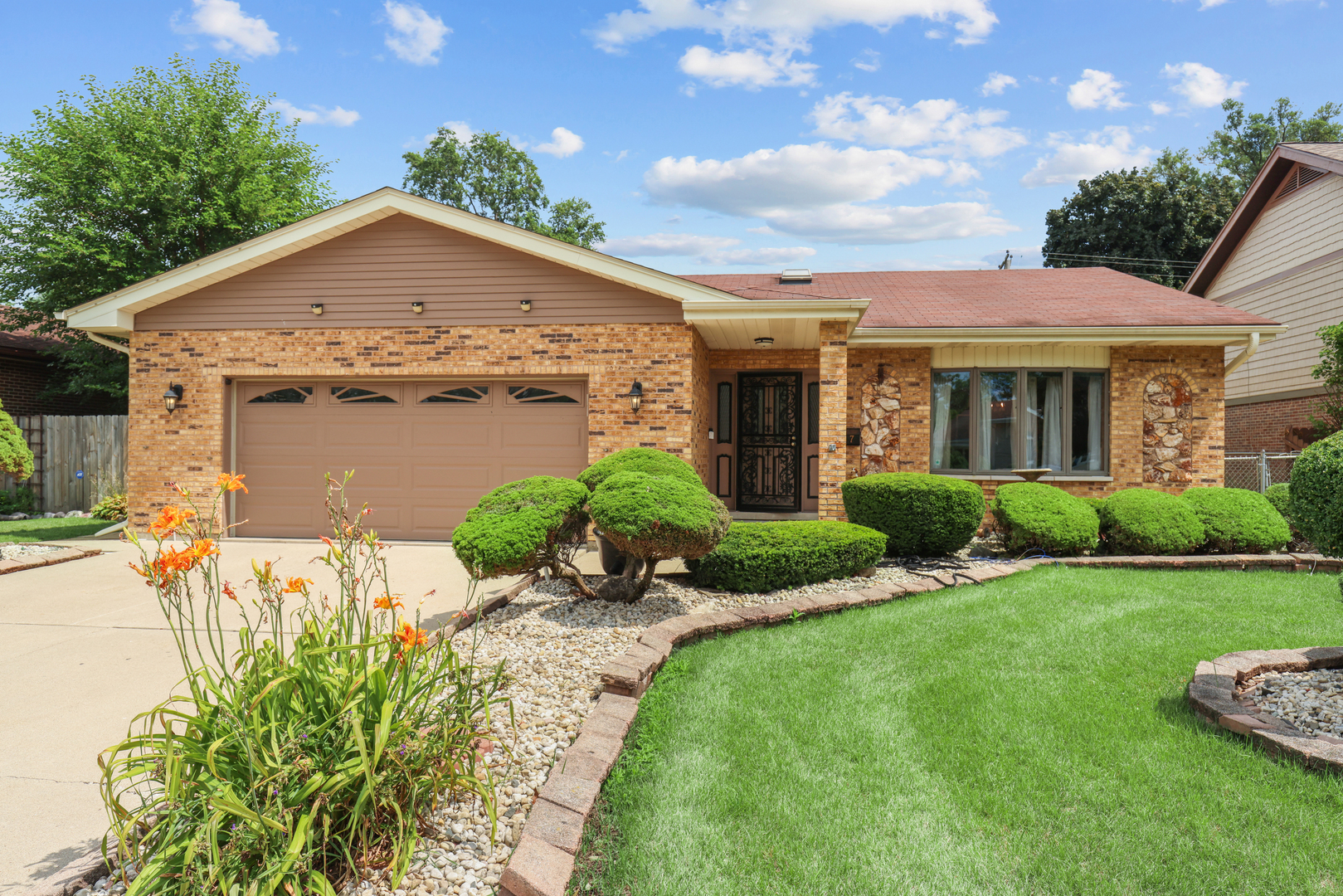 317 North Marcella Road Mount Prospect, IL 60056 - Photo 1 of 34 Gallery Image 1