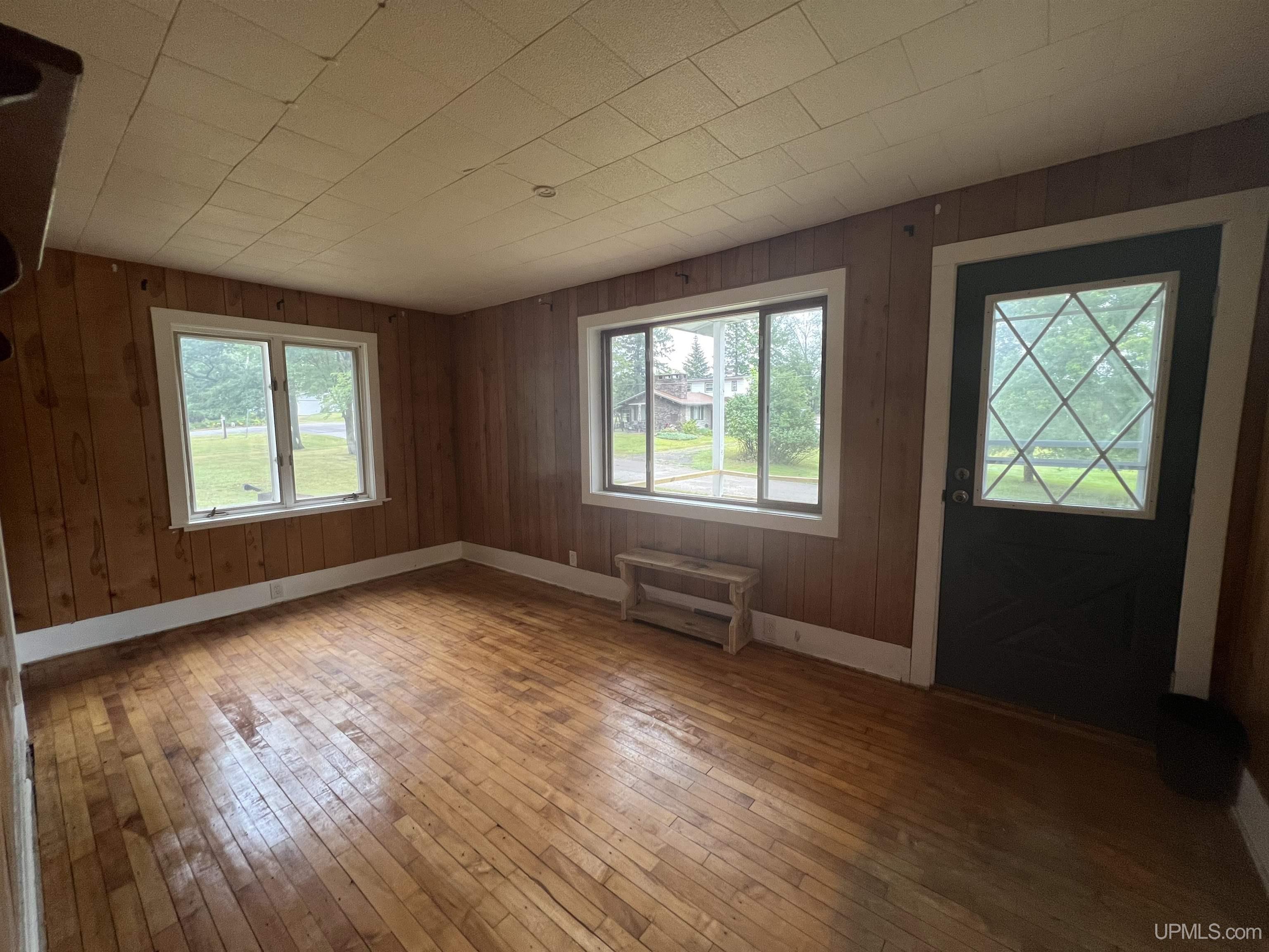 136 Mitchell Street Kingsford, MI 49802 - Photo 6 of 20