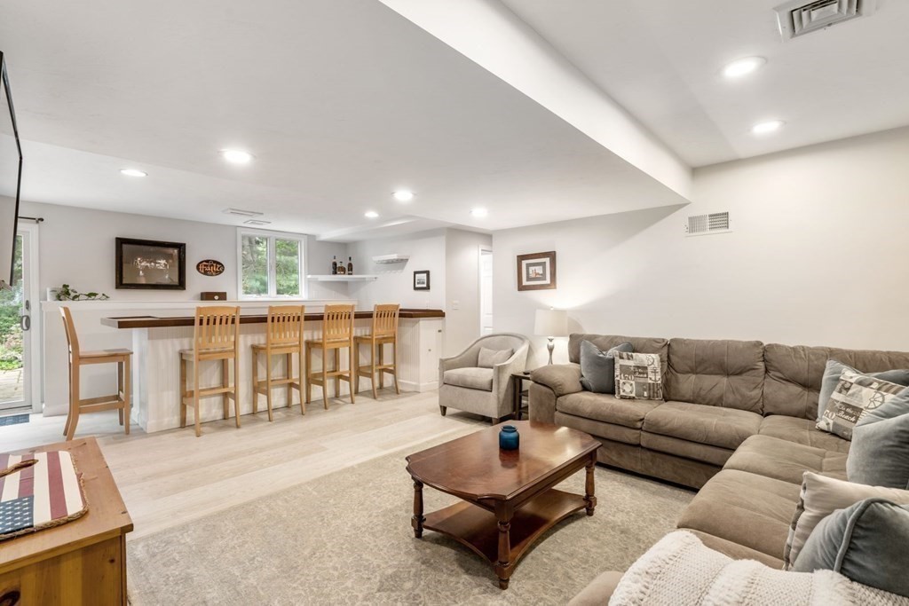 123 Elgin Road Pocasset, MA 02559 - Photo 23 of 41