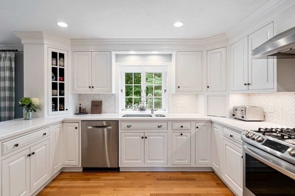 123 Elgin Road Pocasset, MA 02559 - Photo 6 of 41