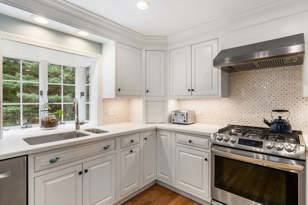 123 Elgin Road Pocasset, MA 02559 - Photo 7 of 41