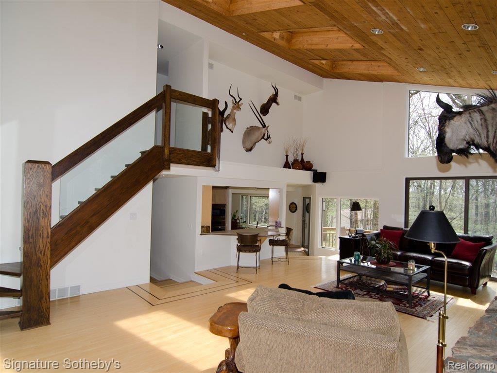 6060 North Rochester Road Rochester, MI 48306 - Photo 10 of 25 6060 N Roch_Family 2.jpg