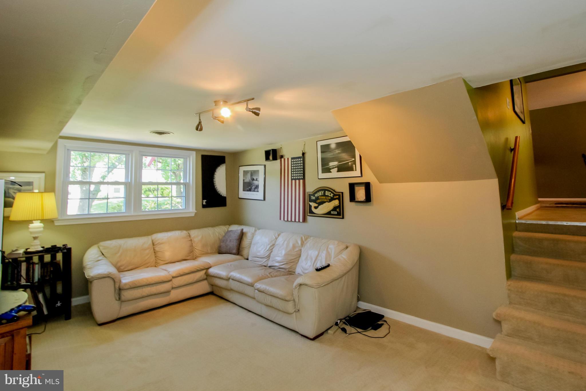 6729 Hopewell Avenue Springfield, VA 22151 - Photo 15 of 28 Family Room