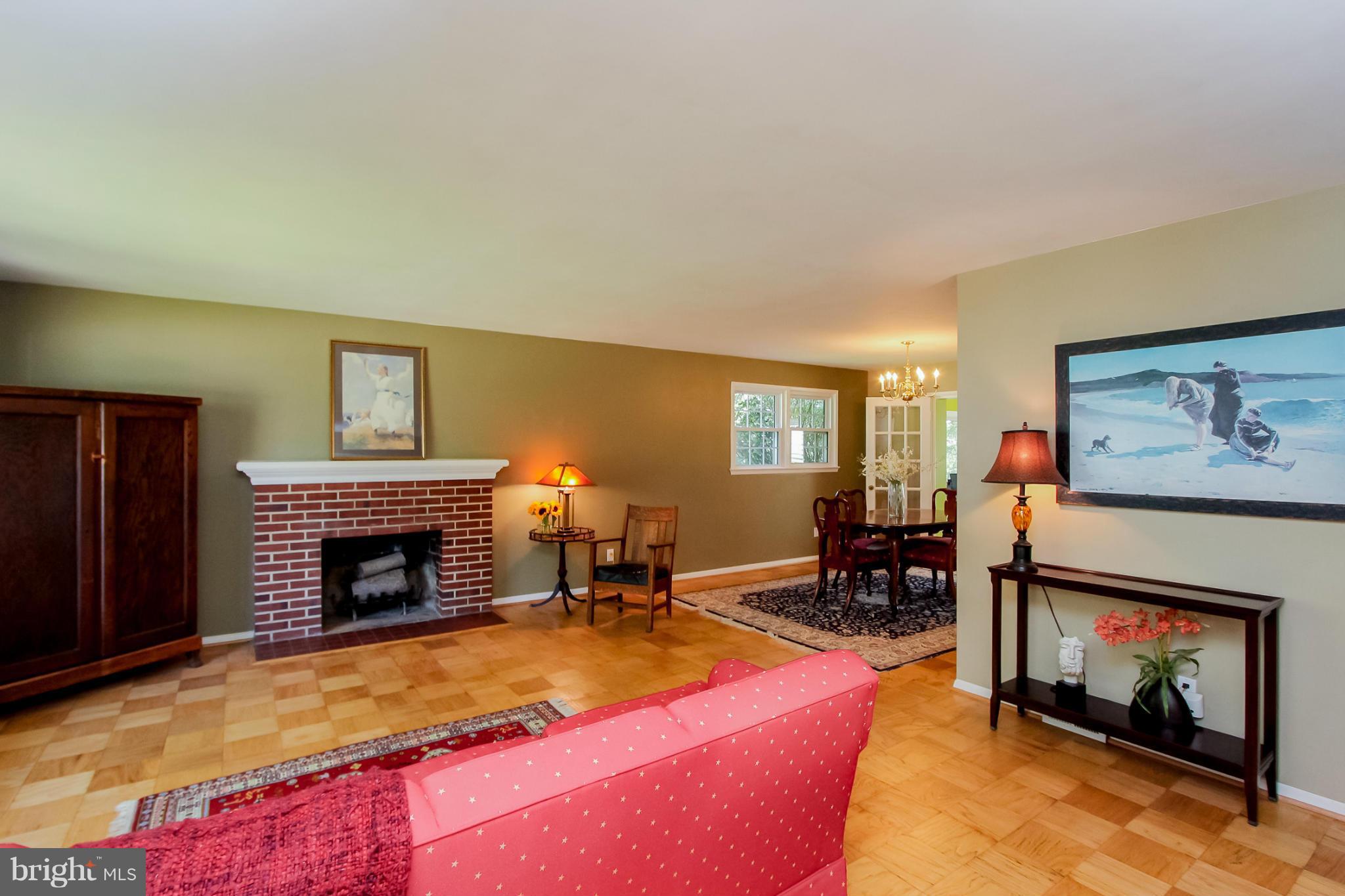 6729 Hopewell Avenue Springfield, VA 22151 - Photo 4 of 28 Living Room