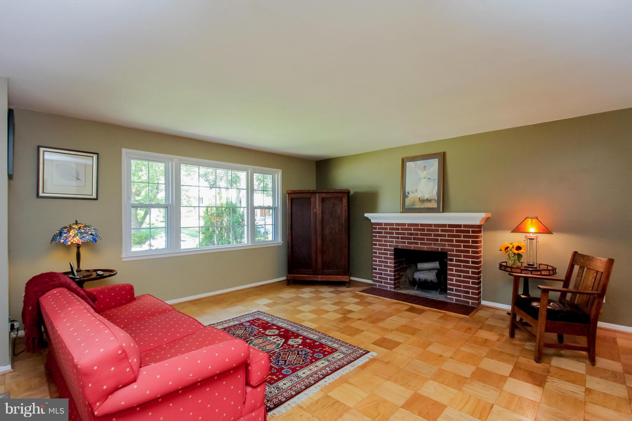 6729 Hopewell Avenue Springfield, VA 22151 - Photo 5 of 28 Living Room
