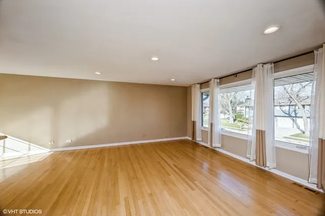 $499,000 | 829 Pinehurst Lane, Schaumburg, IL 60193