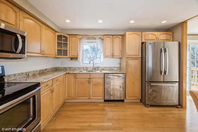 $499,000 | 829 Pinehurst Lane, Schaumburg, IL 60193