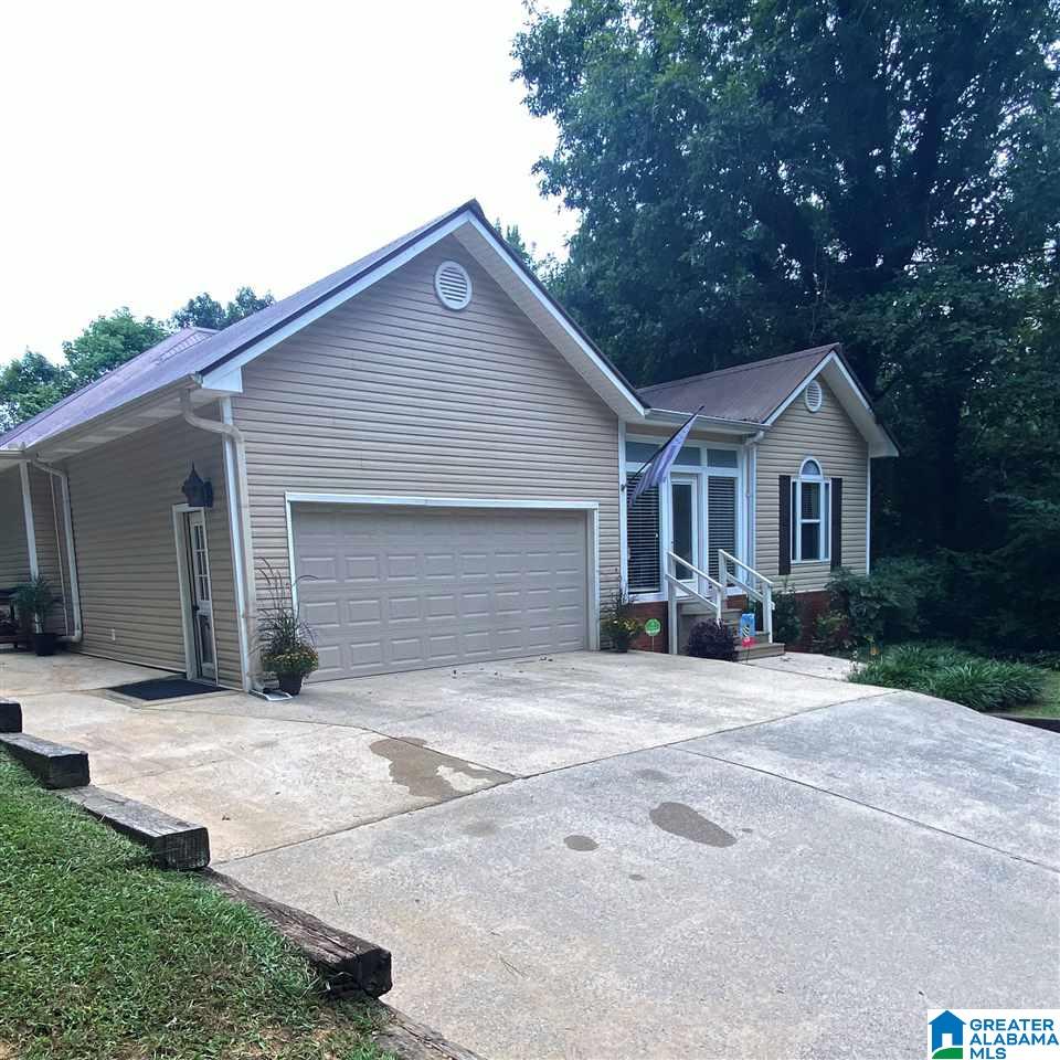 1424 Mountain Lake Road Warrior, AL 35180 - Photo 2 of 36