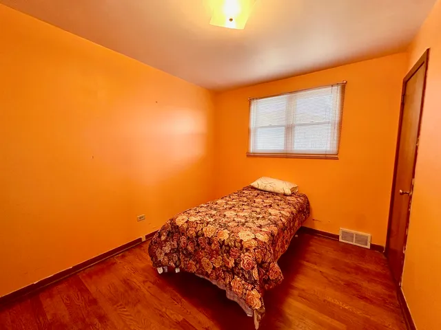 $329,900 | 4131 West 81st Place, Chicago, IL 60652