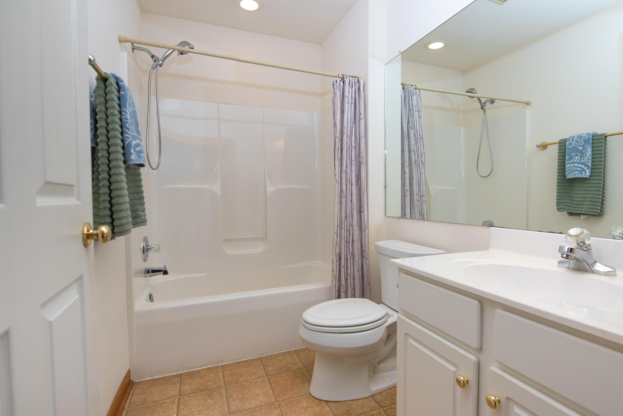 6423 Anforest Lane Mount Pleasant, WI 53406 - Photo 19 of 31 Main hallway bathroom with shower over tub