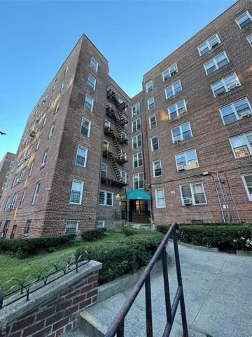 $124,900 | 2255 Cruger Avenue, Unit 1B | Bronxwood