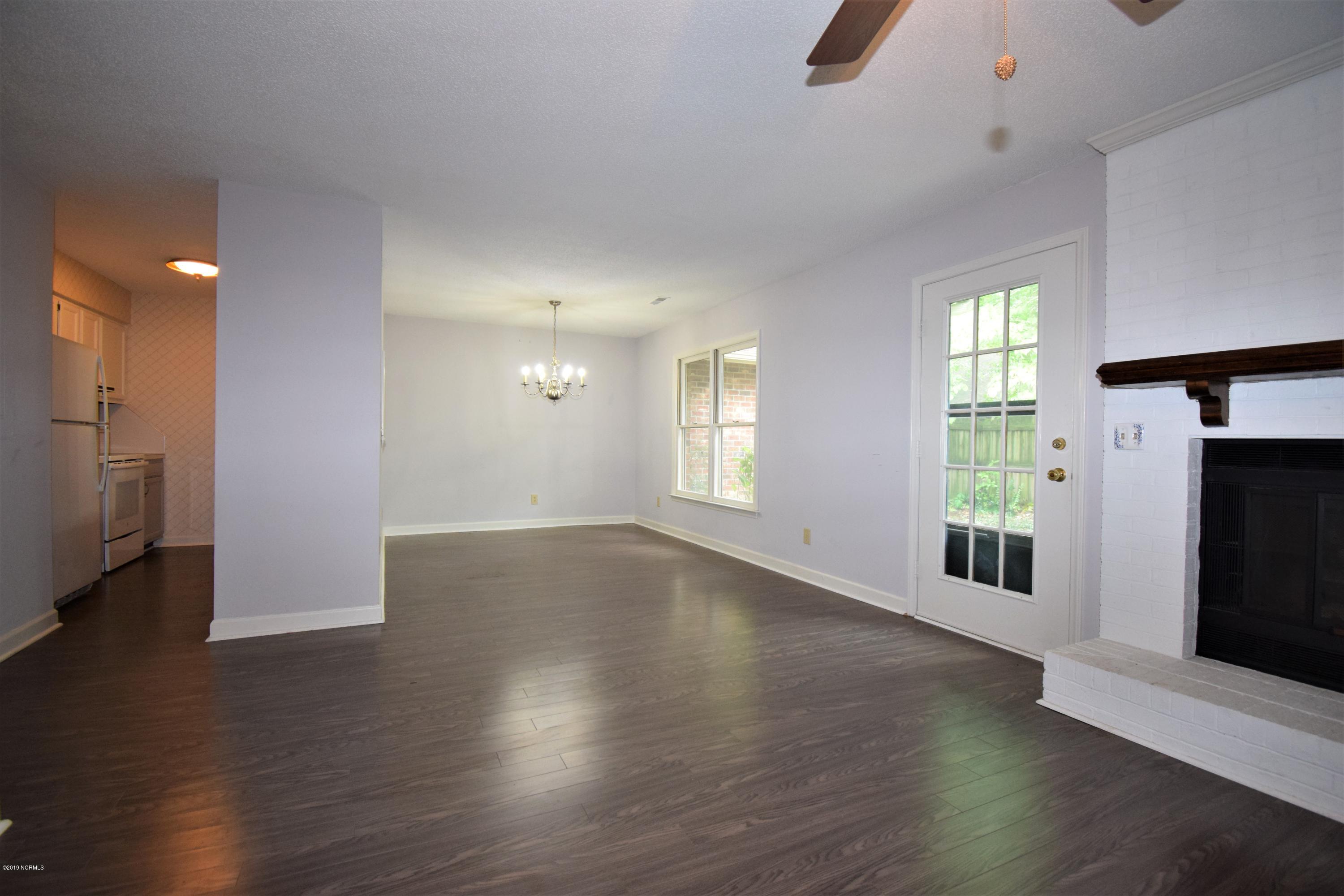 1985 Quail Ridge Road, Unit I Greenville, NC 27858 - Photo 4 of 18 DSC_3821
