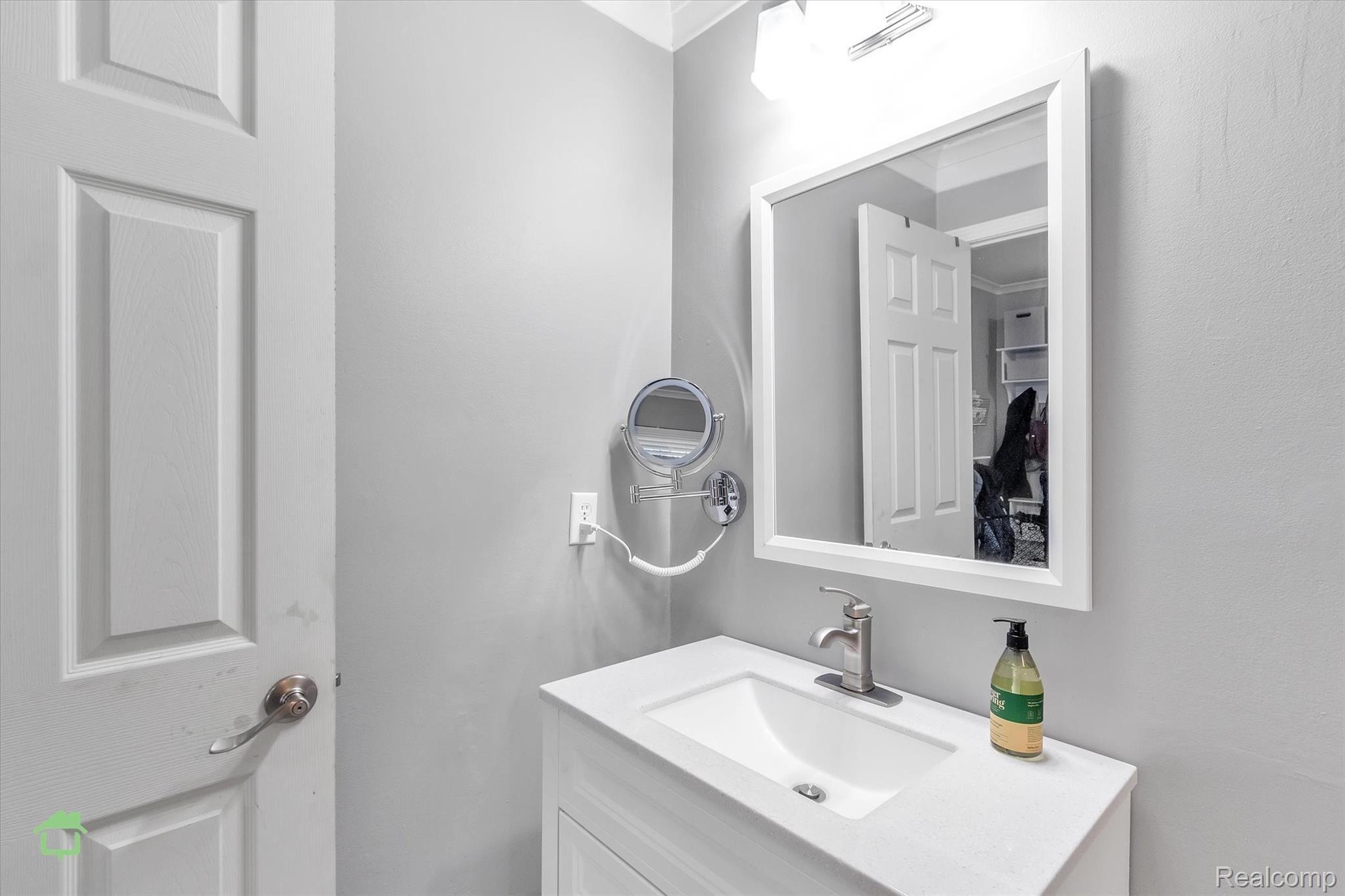 1235 Knightsbridge Road Canton, MI 48187 - Photo 19 of 40 22-1235-Knightsbridge-rd-WindowStill-Real-Estate-Photography-22.jpg