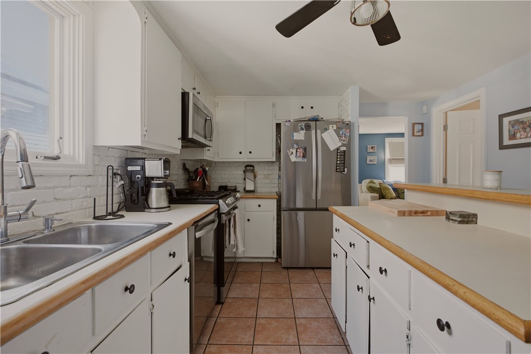 6 Murphy Avenue Bristol, RI 02809 - Photo 14 of 37