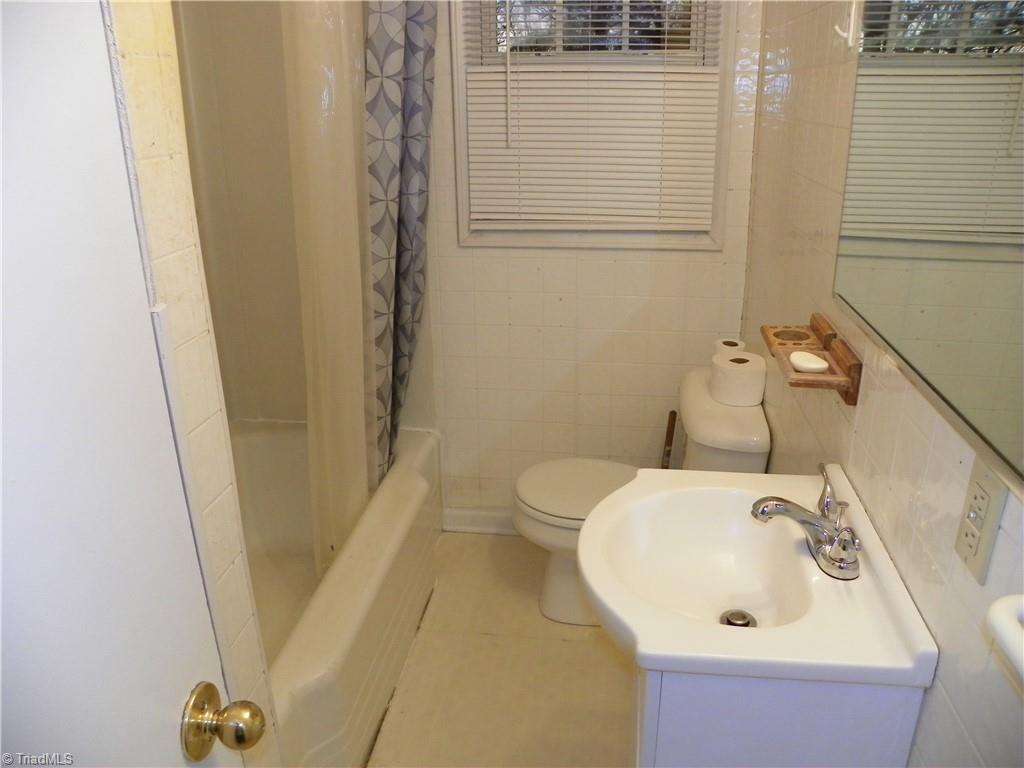 192 Ernest Cook Road Lexington, NC 27295 - Photo 5 of 7 Full Bath with tub with shower