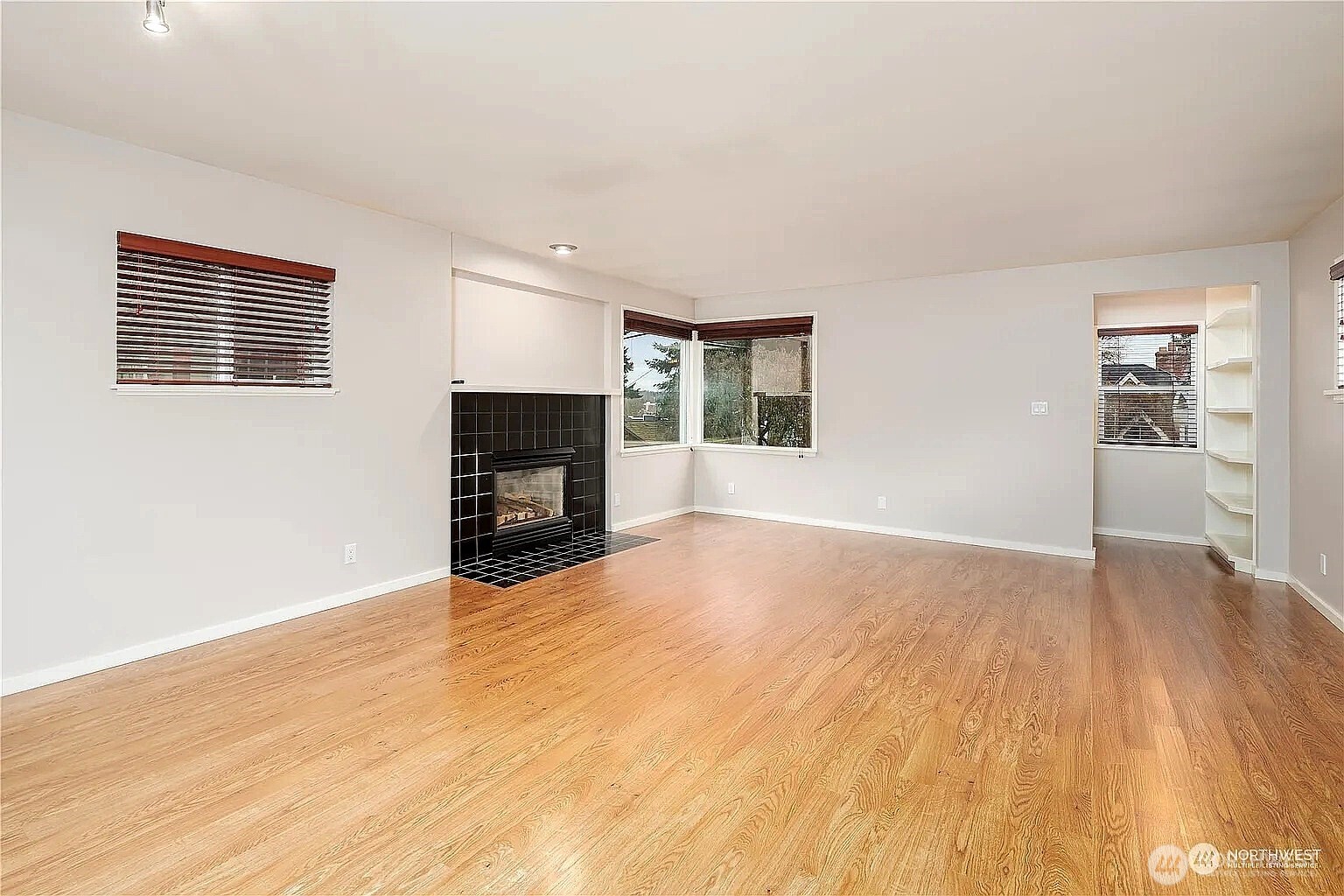311 Northeast 95th Street Seattle, WA 98115 - Photo 9 of 15