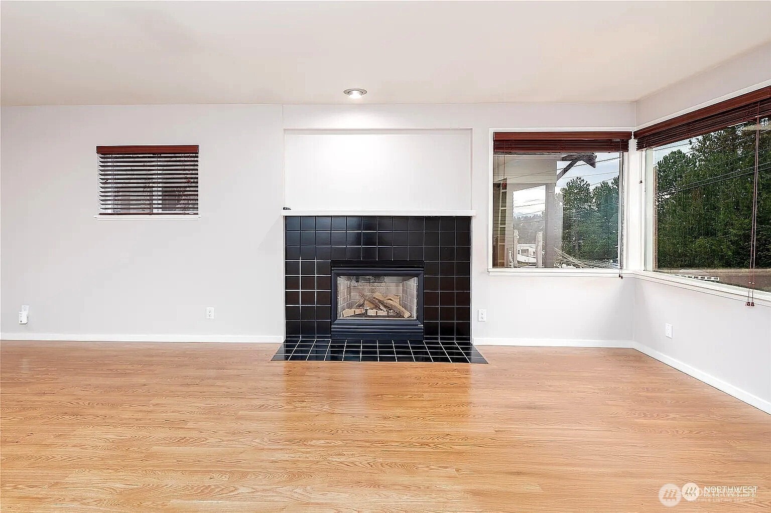 311 Northeast 95th Street Seattle, WA 98115 - Photo 10 of 15