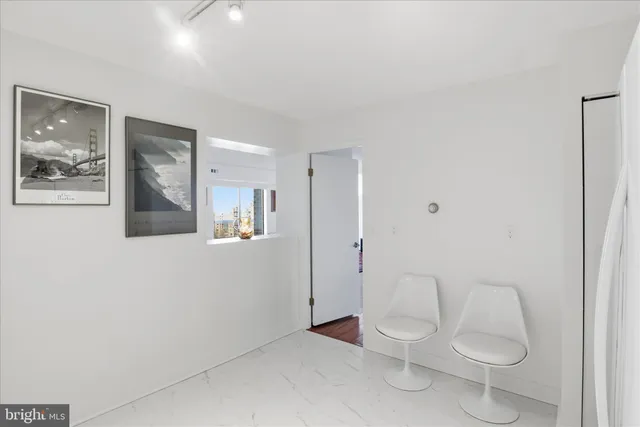 $4,900 | 8340 Greensboro Drive, Unit 1001, McLean, VA 22102