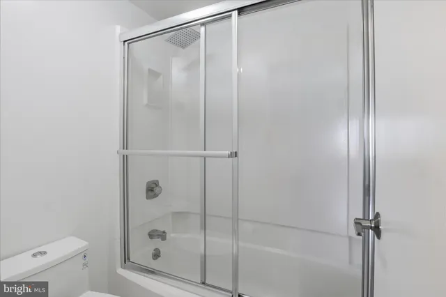 $4,900 | 8340 Greensboro Drive, Unit 1001, McLean, VA 22102