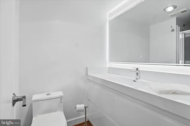 $4,900 | 8340 Greensboro Drive, Unit 1001, McLean, VA 22102